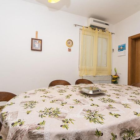 Apartments By The Sea Brist, Makarska - 15714 Podaca Habitación foto